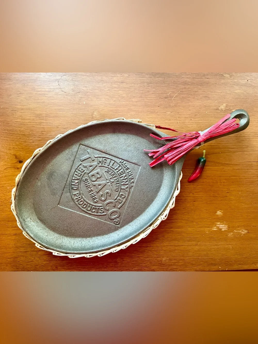 Vintage Unused Tabasco Cast Iron Fajita Skillet with Woven Basket